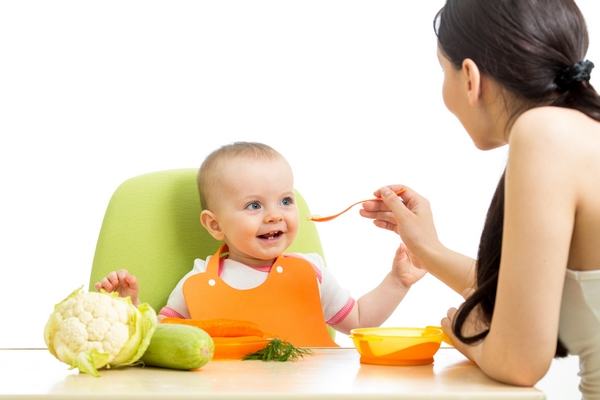 Alimentatia copilului mic (1-3 ani). Ghid pentru mamici!
